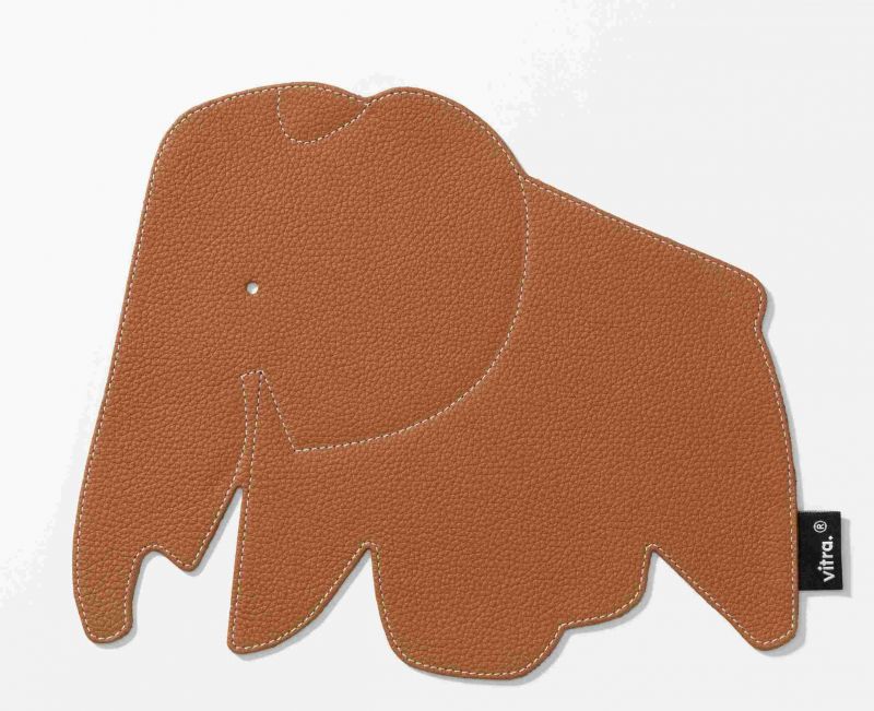 Cognacfarbenes Elephant Pad Mousepad von Vitra in Form eines Elefanten aus Leder.